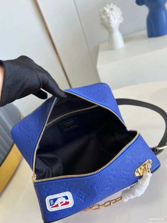 WIS VUITTON KIT LOUIS DOPP 1214